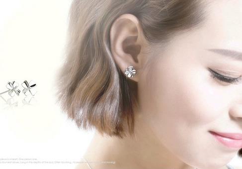 秋季新款彩钻心形耳钉搭配：时尚耳钉推荐（图）