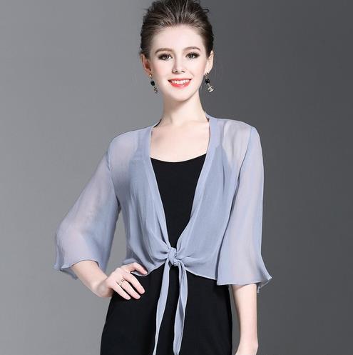 5款帅气又优雅中长款条纹透视感针织衫搭配（图）