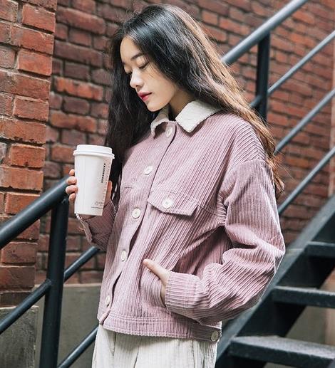 今年巨流行裙式风衣怎么搭配：经典英伦风衣分享（图）