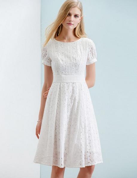 镂空纯色无袖裙怎么搭配外套:彰显端庄大气(图) 镂空纯色无袖裙怎么搭配外套:彰显端庄大气(图)