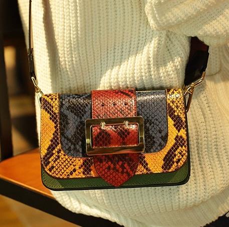 5款回形针搭扣小方包搭配：简洁知性小方包推荐（图）