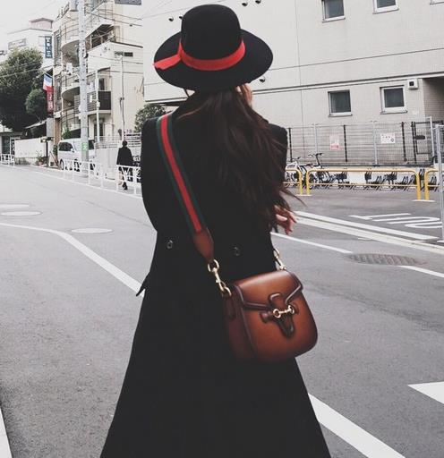 金属按扣链条包搭配：时尚链条包打造百变风格（图）