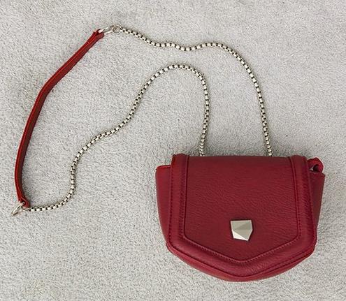 金属按扣链条包搭配：时尚链条包打造百变风格（图）