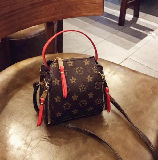 小方包单肩斜挎包：百搭小方包实用又时髦