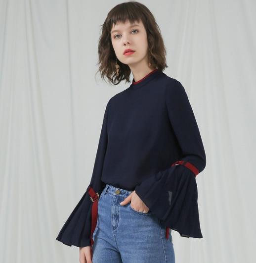 高腰裙搭配刺绣圆领卫衣:青春减龄卫衣分享(图) 高腰裙搭配刺绣圆领卫衣:青春减龄卫衣分享(图)