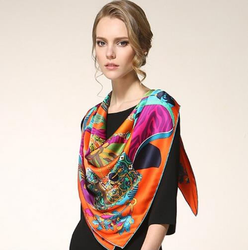 秋季最时髦的配饰怎能少了一条撩风的丝巾呢（图）