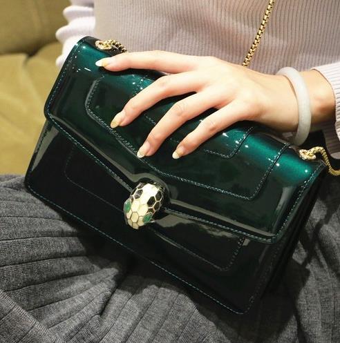 链条小方包搭配：5款链条包打造高冷轻奢路线（图）