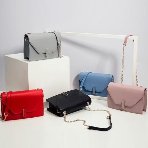 链条小方包搭配：5款链条包打造高冷轻奢路线（图）