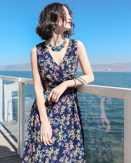 吊带雪纺沙滩裙搭配:彰显经典与个性(图) 吊带雪纺沙滩裙搭配:彰显经典与个性(图)