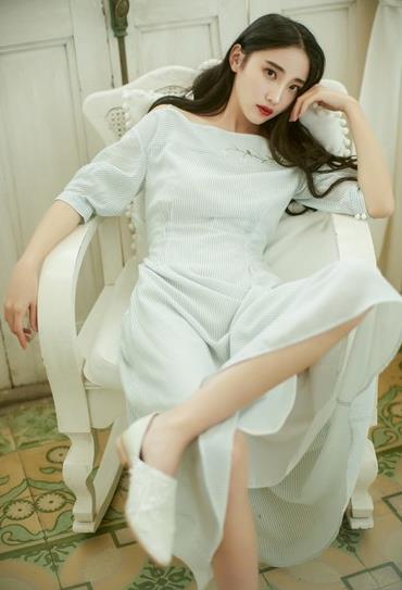 吊带雪纺沙滩裙搭配:彰显经典与个性(图) 吊带雪纺沙滩裙搭配:彰显经典与个性(图)