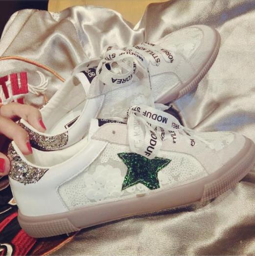 亮片网面运动鞋搭配：时尚百搭运动鞋（图）