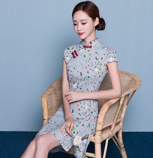 棉麻碎花连衣裙搭配:轻松打造夏日文艺范儿 棉麻碎花连衣裙搭配:轻松打造夏日文艺范儿