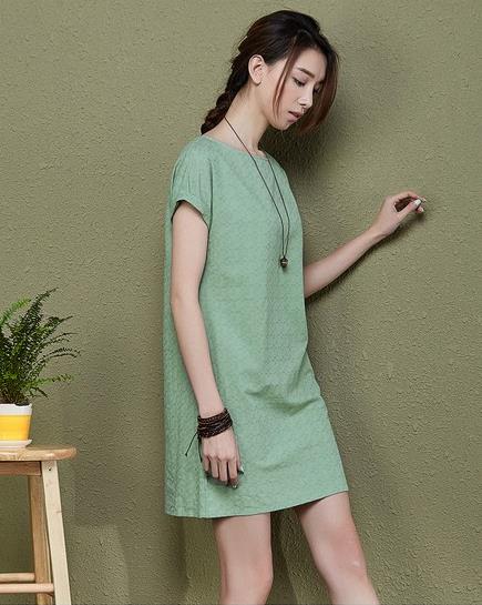 棉麻碎花连衣裙搭配:轻松打造夏日文艺范儿 棉麻碎花连衣裙搭配:轻松打造夏日文艺范儿