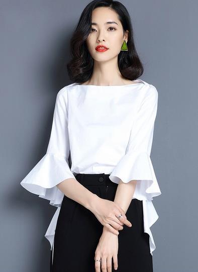 蝴蝶结短袖T恤搭配短裤:简单穿出大牌感 蝴蝶结短袖T恤搭配短裤:简单穿出大牌感