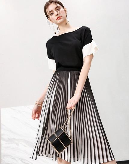 蝴蝶结短袖T恤搭配短裤：简单穿出大牌感