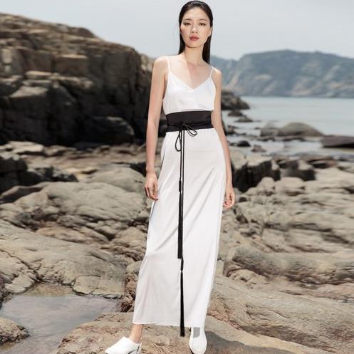 性感吊带裙搭配：6款吊带裙优雅气质并存（图）