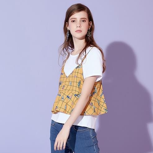 牛仔裤搭配字母印花T恤：6种搭配更显瘦（图）