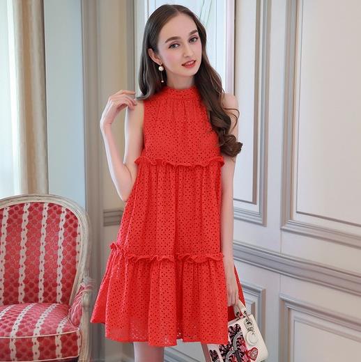 露肩木耳边连衣裙搭配:彰显典雅与俏丽(图) 露肩木耳边连衣裙搭配:彰显典雅与俏丽(图)