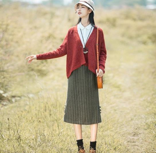 百褶半身裙怎么搭配上衣：半身裙彰显优雅文艺范儿