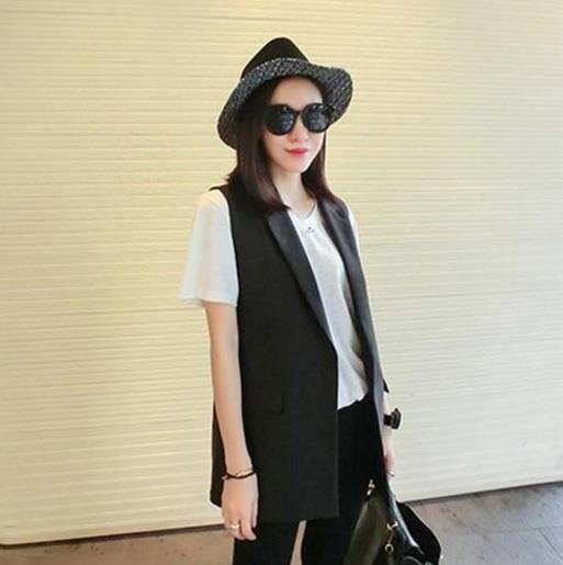 T恤搭配无袖马夹背心：马甲背心打造秋季新风尚