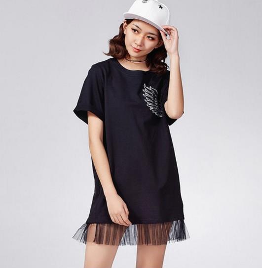 高跟凉鞋搭配圆领网纱连衣裙:打造夏日优雅气质 高跟凉鞋搭配圆领网纱连衣裙:打造夏日优雅气质