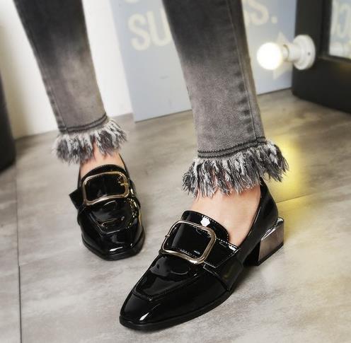 连衣裙搭配细高跟水晶鞋:打造大方端庄欧美风 连衣裙搭配细高跟水晶鞋:打造大方端庄欧美风