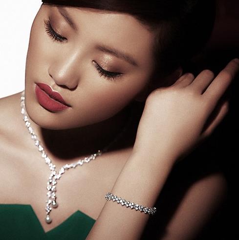 千足银狐狸手镯搭配:手镯腕间最闪耀的风景 千足银狐狸手镯搭配:手镯腕间最闪耀的风景