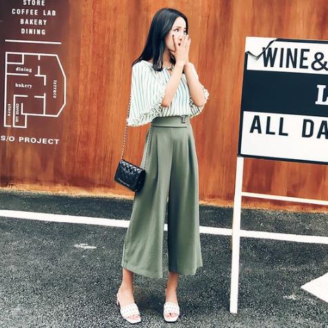 雪纺衫搭配刺绣半身裙：穿出职场时尚范儿