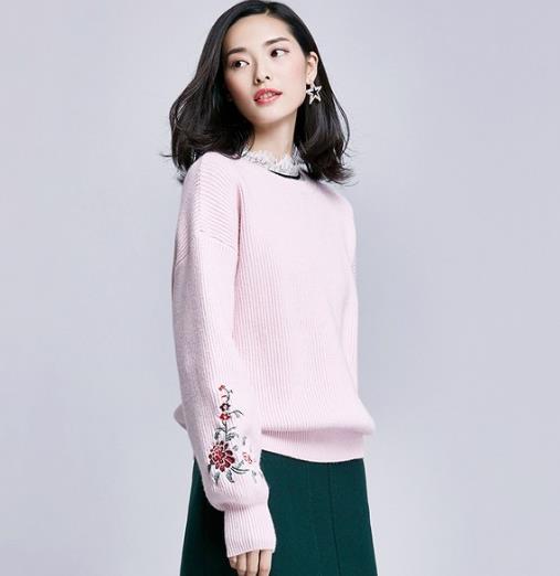 时尚百搭灯笼袖刺绣套头毛衣:打造复古甜美风(图) 时尚百搭灯笼袖刺绣套头毛衣:打造复古甜美风(图)