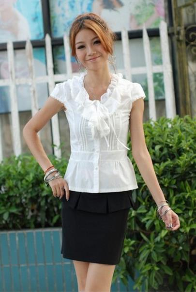 衬衫搭配黑色修身包臀裙:打造职场优雅气质 衬衫搭配黑色修身包臀裙:打造职场优雅气质