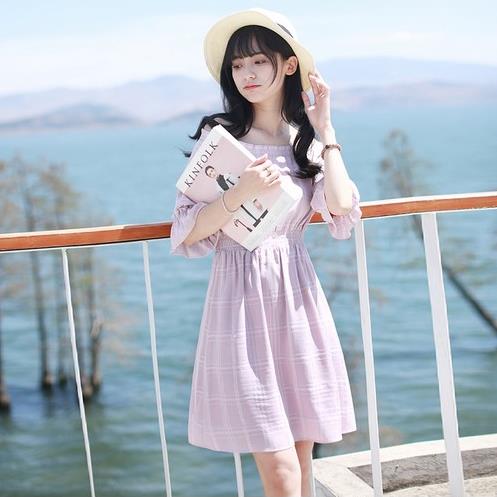 一字领连衣裙搭配:连衣裙穿出性感优雅(图) 一字领连衣裙搭配:连衣裙穿出性感优雅(图)