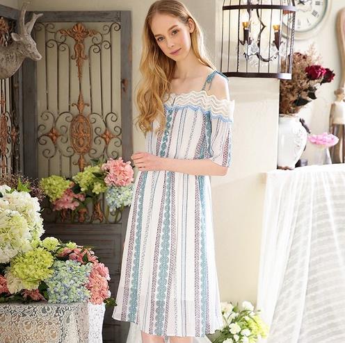 一字领连衣裙搭配：连衣裙穿出性感优雅（图）