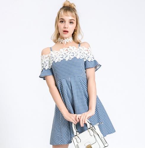 一字领连衣裙搭配：连衣裙穿出性感优雅（图）