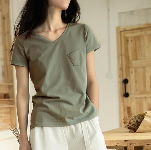 短裤搭配露肩短袖T恤:5款搭出时髦文艺范儿 短裤搭配露肩短袖T恤:5款搭出时髦文艺范儿