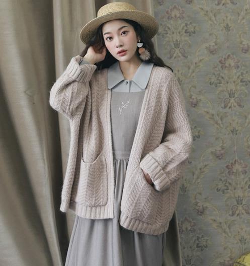 时尚百搭灯笼袖刺绣套头毛衣:打造复古甜美风(图) 时尚百搭灯笼袖刺绣套头毛衣:打造复古甜美风(图)