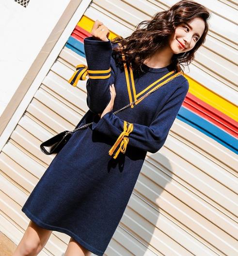 条纹针织连衣裙搭配什么外套:打造秋日潮流范(图) 条纹针织连衣裙搭配什么外套:打造秋日潮流范(图)