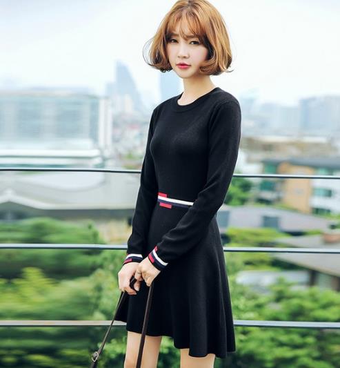 条纹针织连衣裙搭配什么外套：打造秋日潮流范（图）