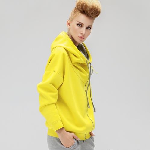 网纱裙搭配拉链翻领夹克外套：个性酷炫外套推荐（图）