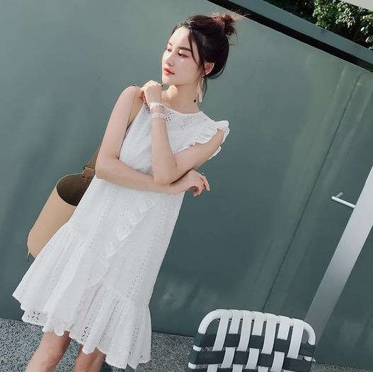 牛仔裤搭配圆领条纹蝙蝠衫:青春随意少女风 牛仔裤搭配圆领条纹蝙蝠衫:青春随意少女风