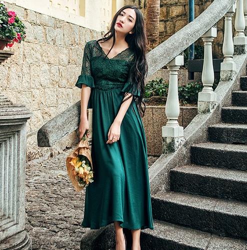 胖MM搭配V领绣花长裙：显高显瘦长裙推荐（图）