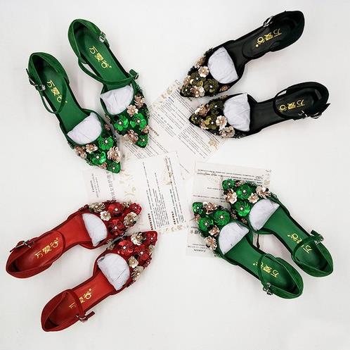 浅口细高跟单鞋搭配:6款单鞋轻松打造大长腿(图) 浅口细高跟单鞋搭配:6款单鞋轻松打造大长腿(图)