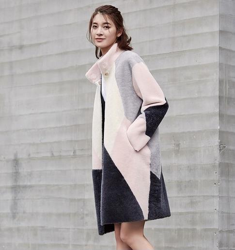 2017秋冬款中长款撞色外套：5款外套打造名媛风情