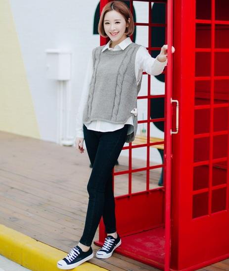 5款彰显运动风的纯色V领套头针织衫搭配推荐(图) 5款彰显运动风的纯色V领套头针织衫搭配推荐(图)
