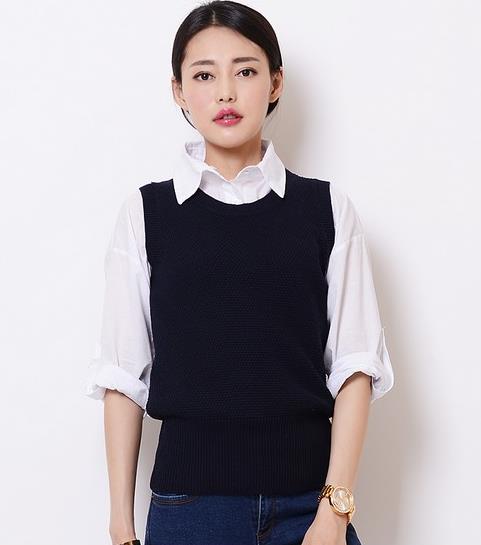 5款彰显运动风的纯色V领套头针织衫搭配推荐（图）