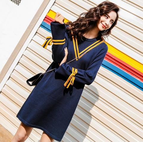 什么外套搭配针织连衣裙才能演绎甜美学院风(图) 什么外套搭配针织连衣裙才能演绎甜美学院风(图)