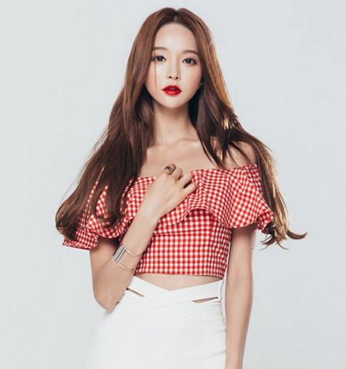 七分袖圆领蝴蝶结衬衫怎么搭配：小香风衬衫推荐（图）