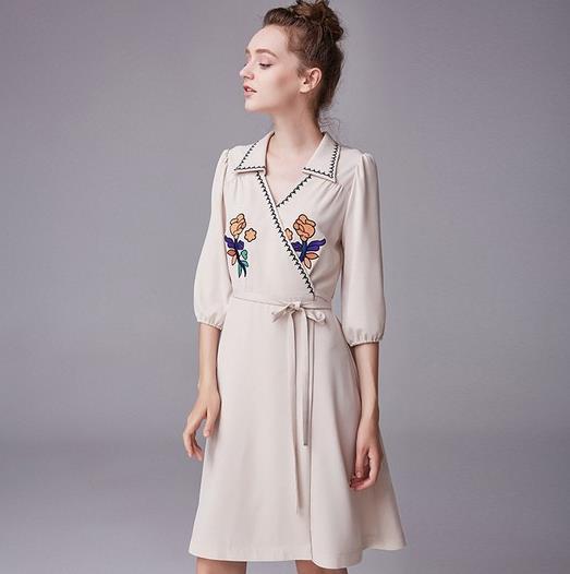 高腰修身牛仔连衣裙:5款连衣裙演绎风情万种 高腰修身牛仔连衣裙:5款连衣裙演绎风情万种