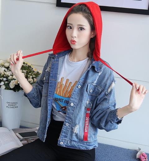 拼接牛仔短外套怎么搭配才能彰显青春个性(图) 拼接牛仔短外套怎么搭配才能彰显青春个性(图)