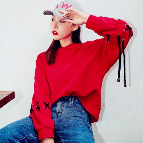 绑带圆领毛衣怎么搭配下装:凸显俏皮文艺范(图) 绑带圆领毛衣怎么搭配下装:凸显俏皮文艺范(图)