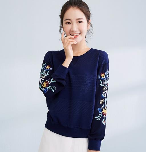 条纹拼接T恤怎么搭配才好看：知性优雅T恤推荐（图）